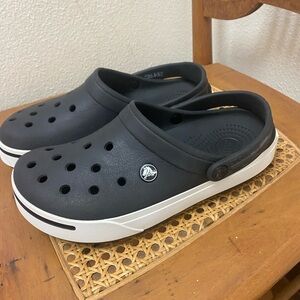 Crocs men size 6
